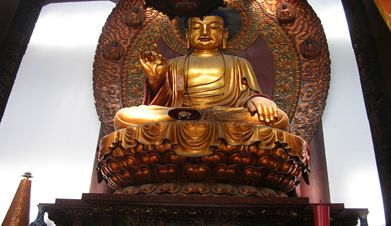  The Buddha in the Temple 