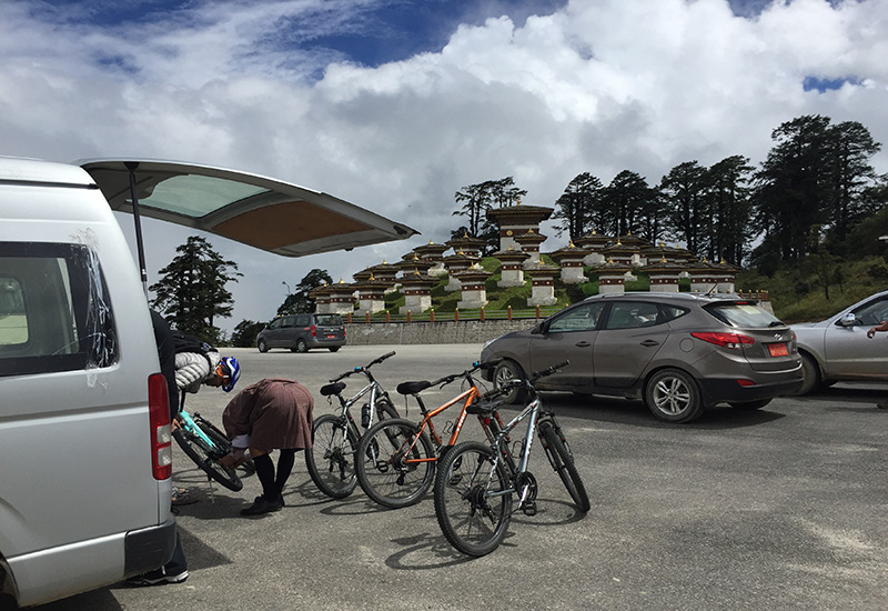 preparing for a scenic cycling