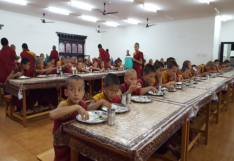 kids enjoying meals in the dining hall