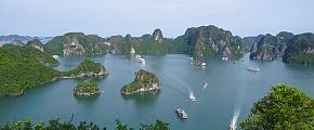 Cruise along beautiful halong bay