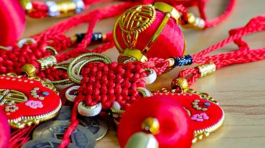 Red lanterns and Chinese knots