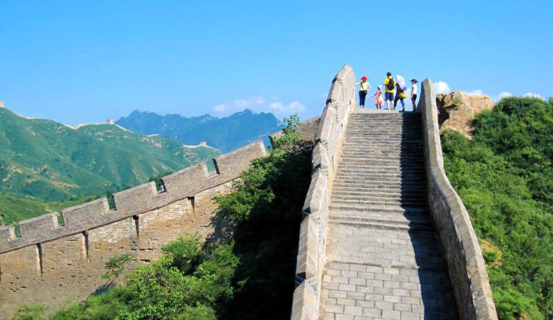 Our guests take a short break at Jinshanling great wall during hiking