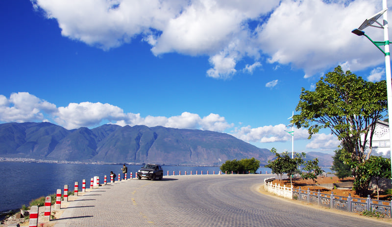 The road along Erhai Lake