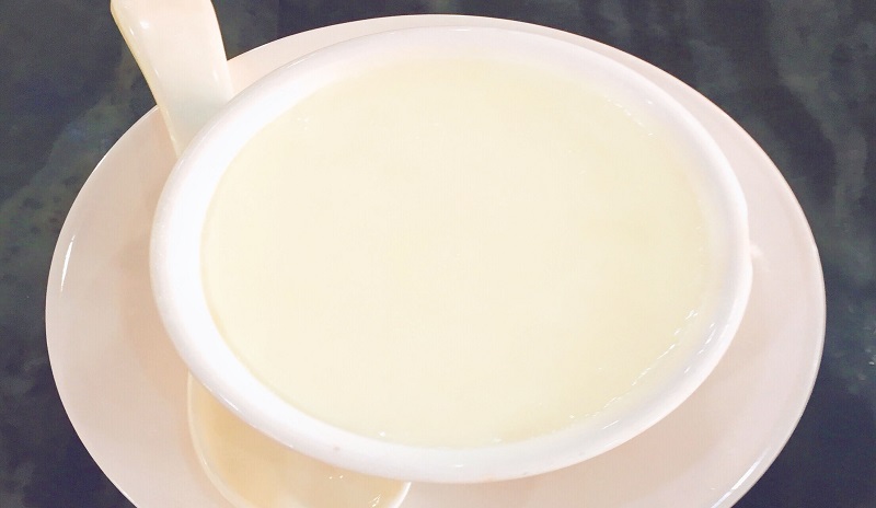 Le pudding au lait cuit à la vapeur