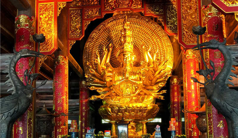 The Stunning Thousand Hands Buddhist in Bai Dinh Pagoda, Vietnam