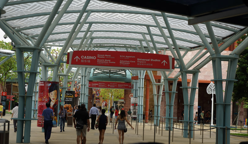 The Direction Signs Can Be Seen Everywhere in the Aquarium