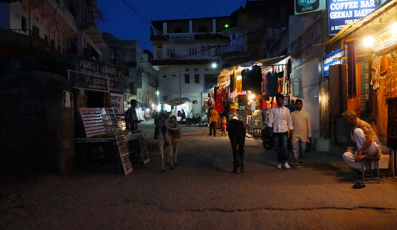 La rue de l'Inde dans la nuit