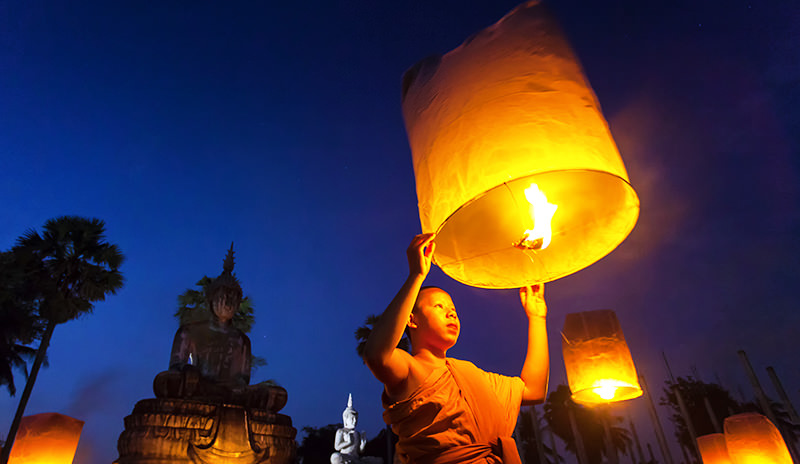 Lantern launching during Yi Peng Festival
