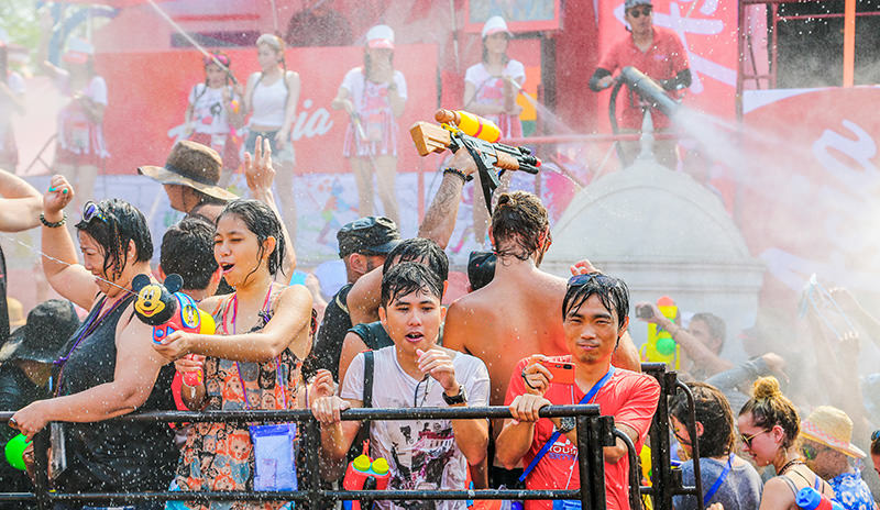 Guerra de agua en Songkran