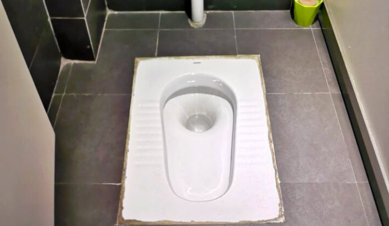 Típico Inodoro de China