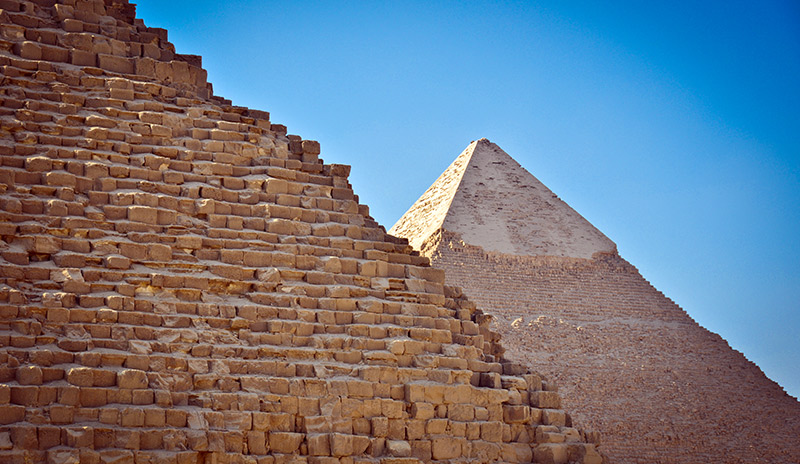 Vista cercana de las Pirámides de Guiza