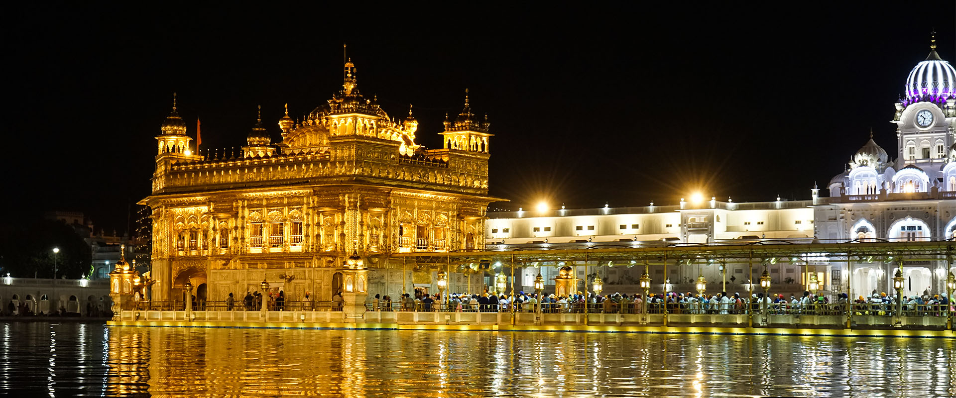 https://media.odynovotours.com/article/60000/Amritsar-SriHarmandirSahibTemple_58688.jpg