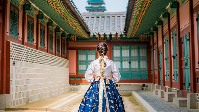 Visit Gyeongbokgung with Traditional Costume