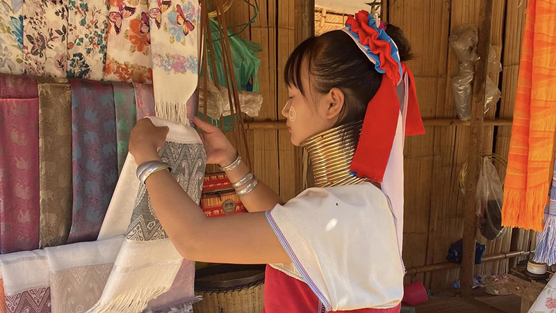 Thai Long-neck People and Their Handicrafts