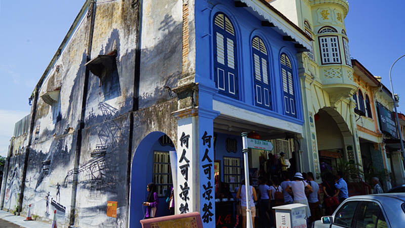 People Queuing in Front of A Famous Teahouse in Lpoh