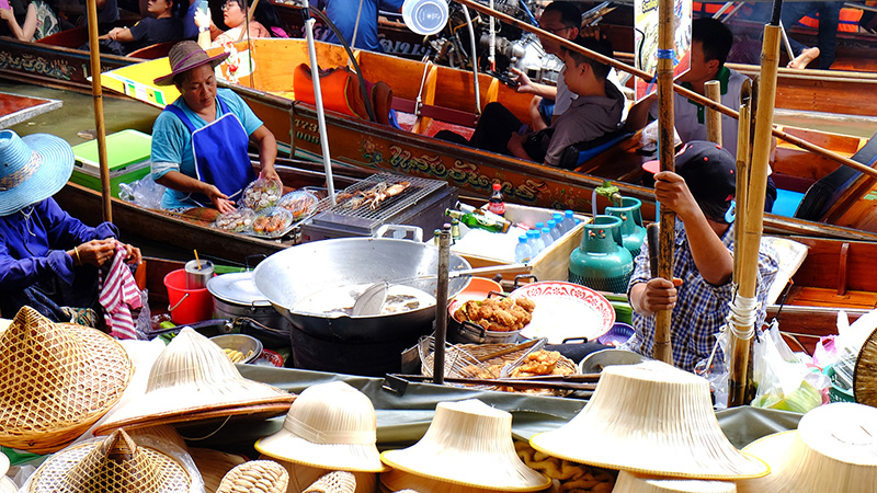 Damnoen Saduak Floating Market