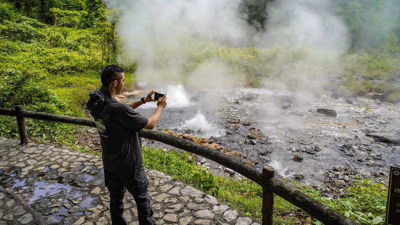 Pong Dueat Geyser & Hot Spring