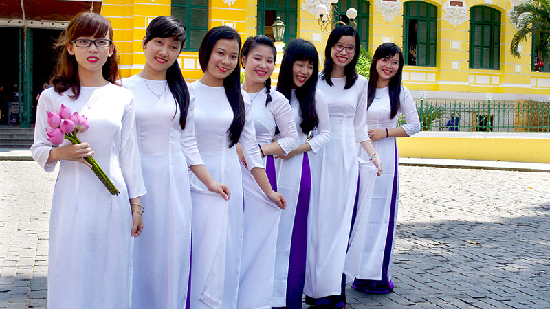 Vietnam Girls in Ao Dai
