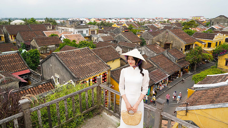 Traditional Vietnamese Clothing