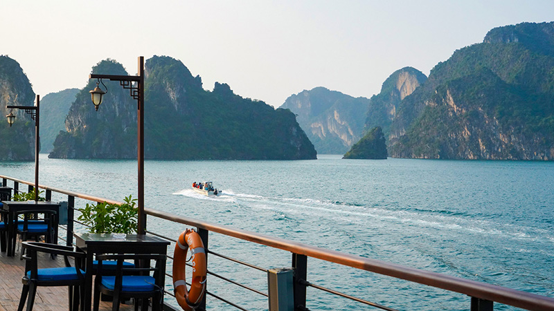 Cruising in Ha Long Bay