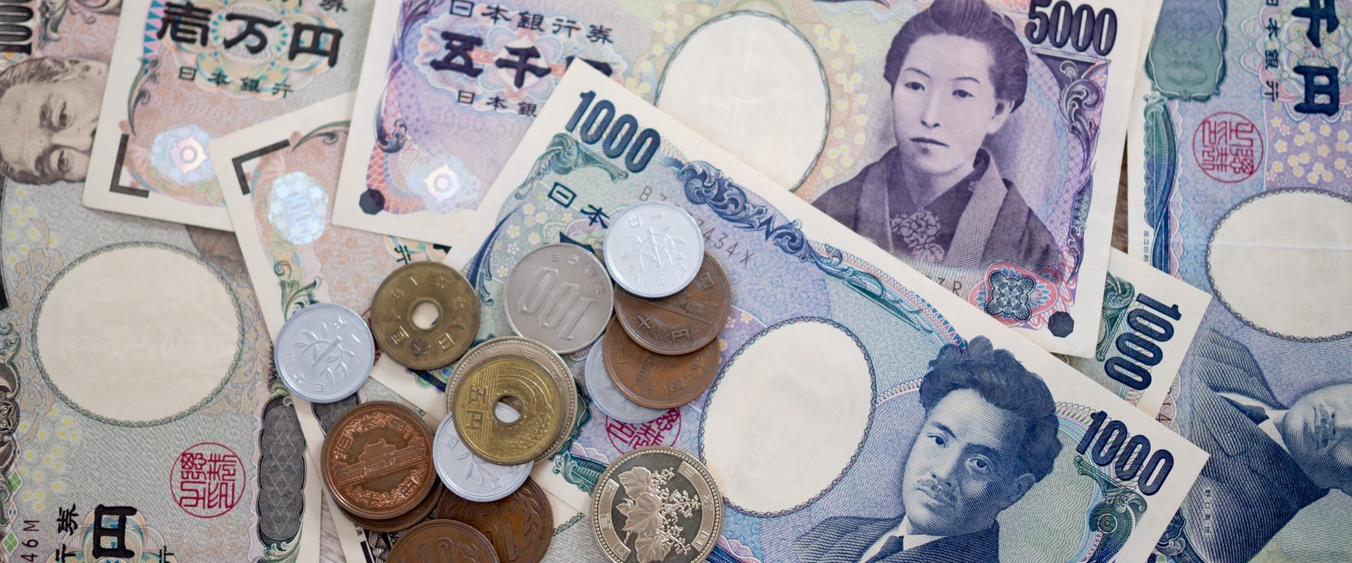 Japan Currency: Yen Exchange Rate, Payment Methods & Tips