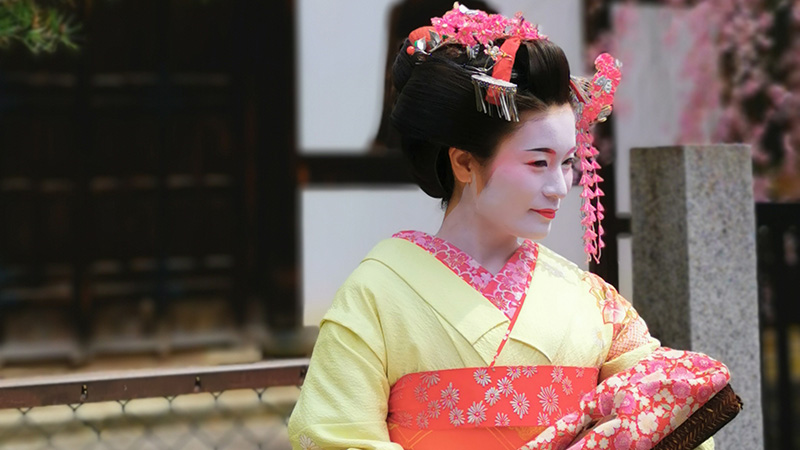 (51) popular Japanese Geisha Girls