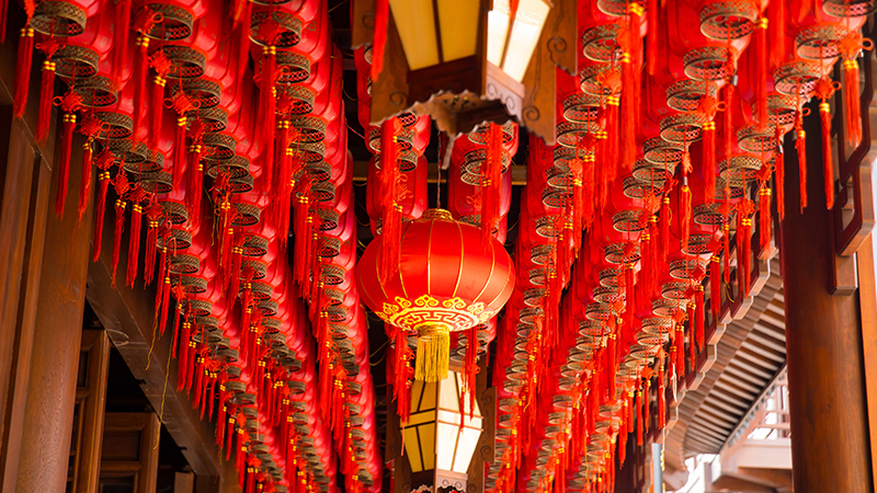 Spring Festival decorations in Yu Garden