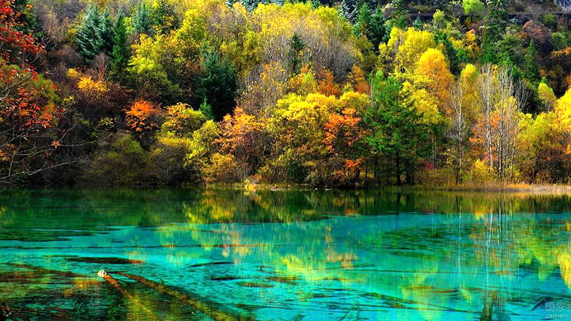 Jiuzhaigou Valley in autumn