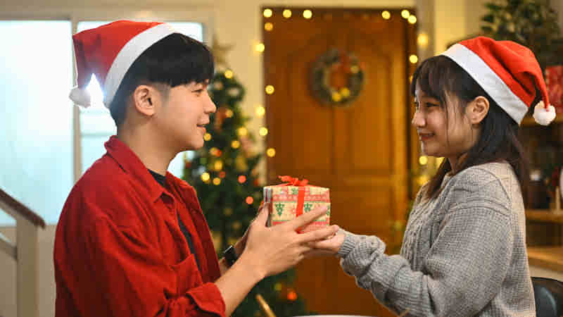 For Young Couples, Christmas in South Korea is Similar to Valentine's Day