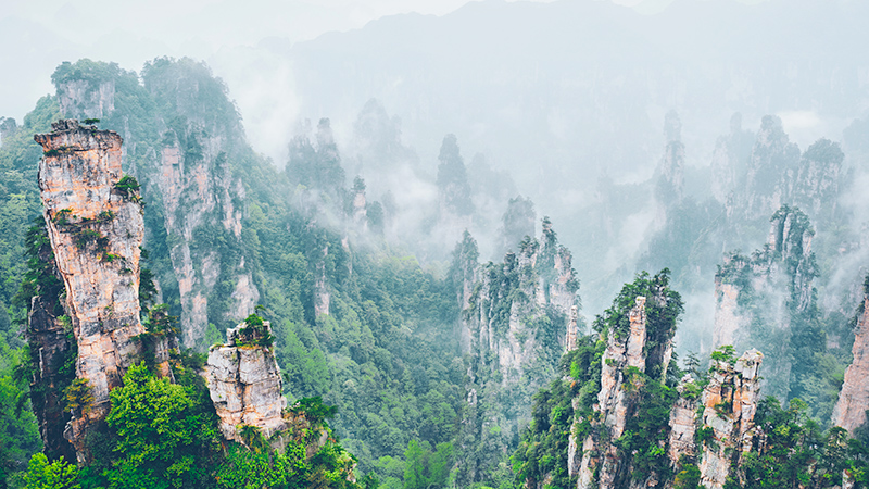 Explore the Avatar mountains in Zhangjiajie