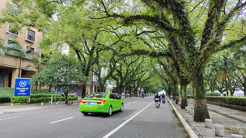 The Binjiang Road in downtown Guilin 