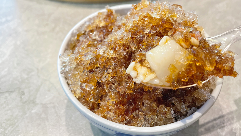Iced glutinous rice balls, a kind of dessert in Chongqing