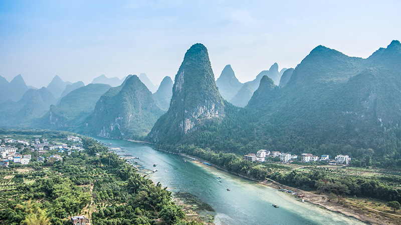Picturesque section of Li River in Yangshuo 