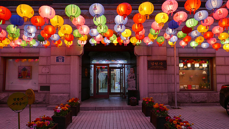 Enjoy Festive Atmosphere in Seoul