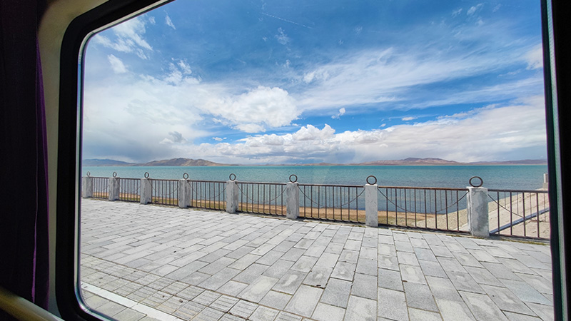 Admire the view through the window on a Tibet train