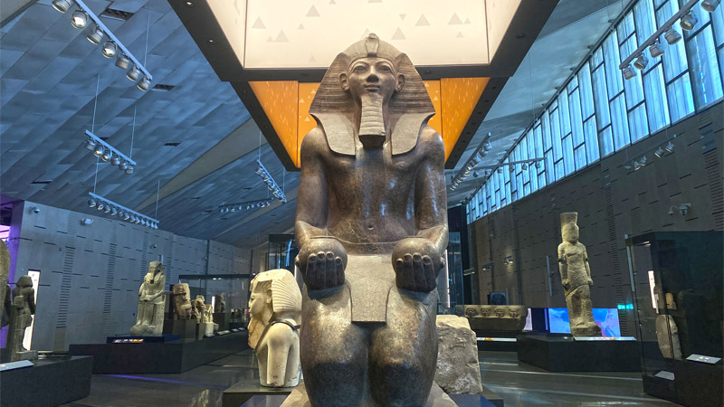 Dentro del Gran Museo Egipcio