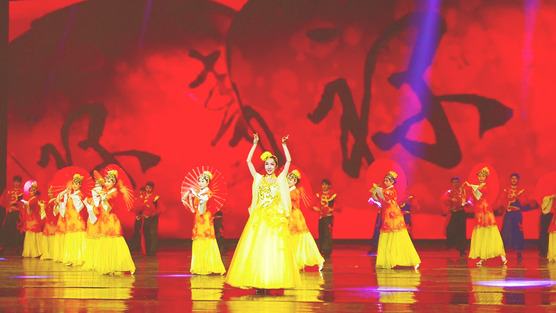 Enjoy Huangshan local performance