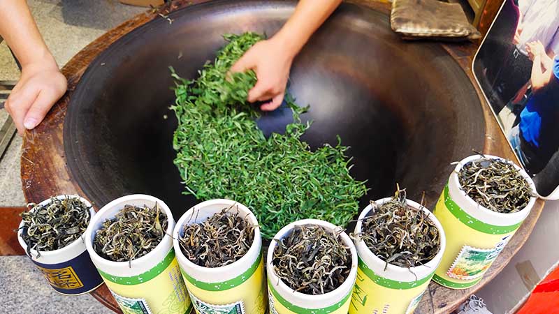 Roasting Huangshan Maofeng Tea