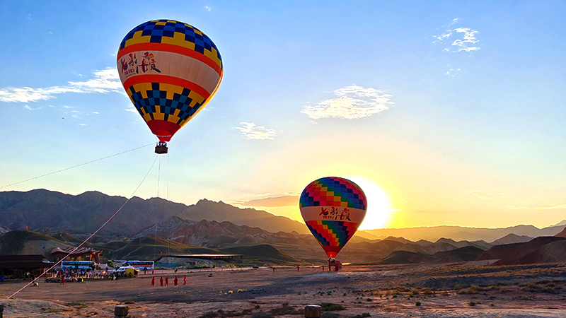 Hot air balloon ride over Zhangye Danxia