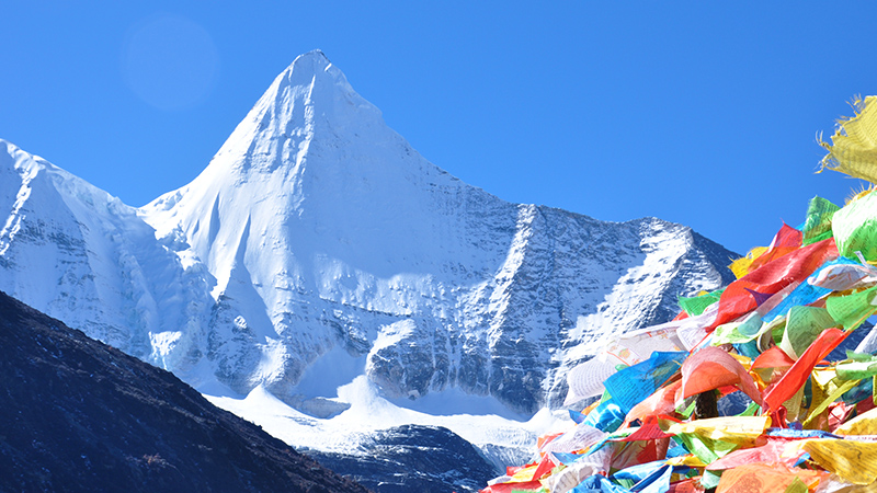 Snowy peak & prayer flags in Daocheng Yading, Western Sichuan
