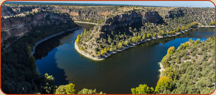 Cruise on Chamberlain Gorge