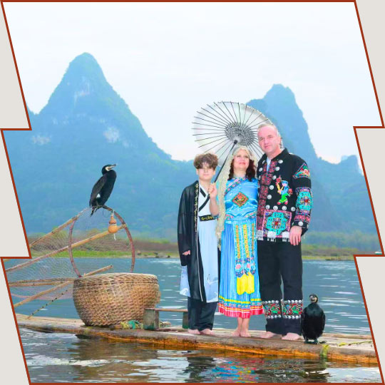 Travelers try on traditional Chinese clothing