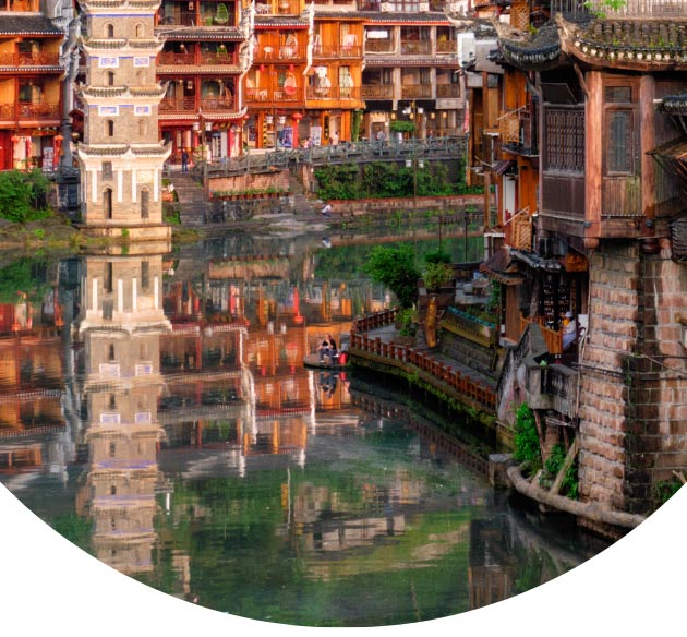 WANDER THROUGH 8 CAPTIVATING TOWNS ACROSS THE GLOBE