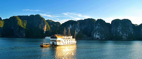 4 Reasons to Love Dong Hoi, Vietnam - A Cruising Couple