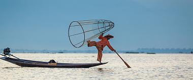 Close to Myanmar: One-Leg Rowing of Inle Lake