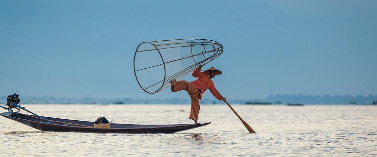 Close to Myanmar: One-Leg Rowing of Inle Lake