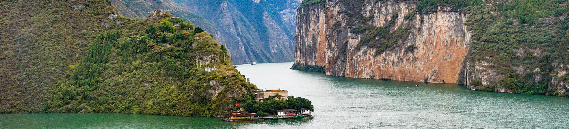 Spectacular Mountainous & Landscape of Yangze River 