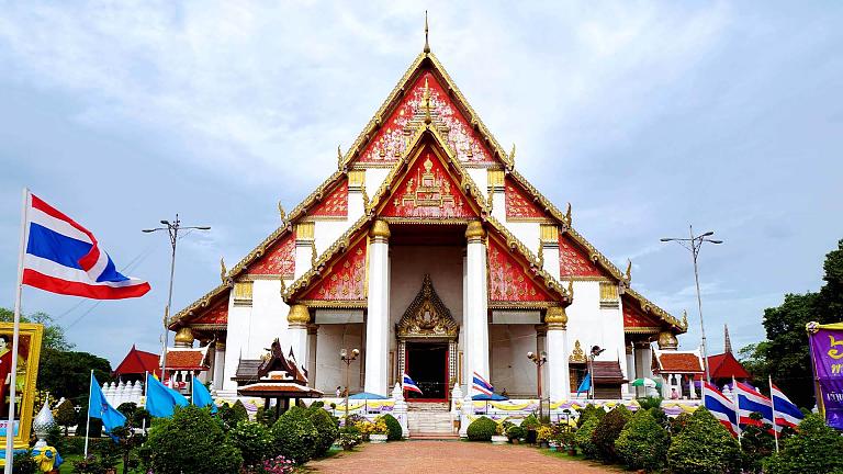 Viharn Mongkol Bophit