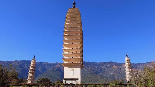 Las tres pagodas de Dalí