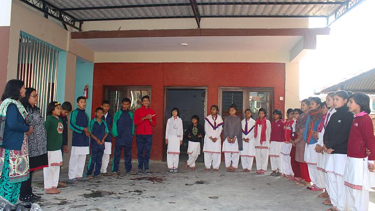 Clases de Ética para Niños sin Hogar en Nepal